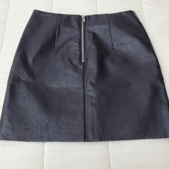 Black skirt, faux leather, embroidered - Picture 10 of 11